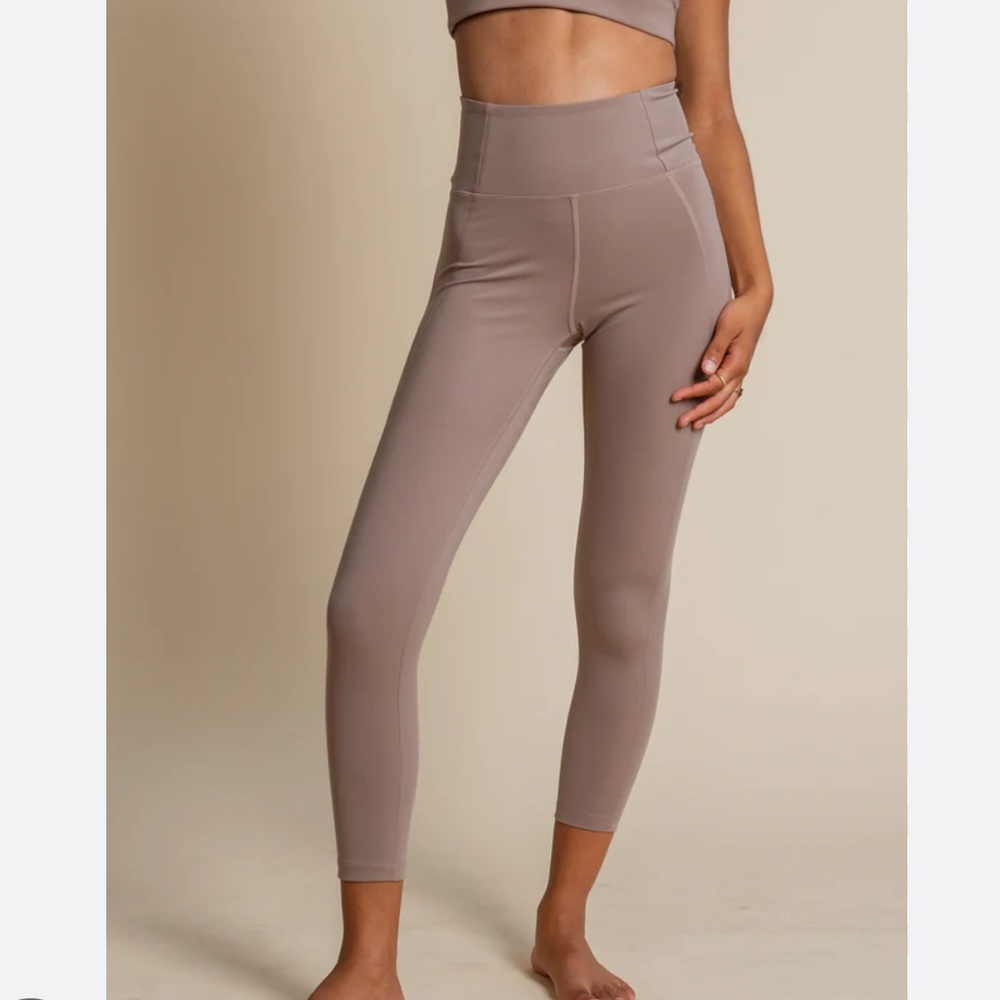 girlfriend collective limestone pocket leggings